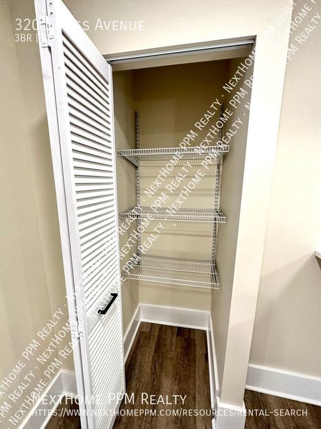 Building Photo - 320 Boggs Ave