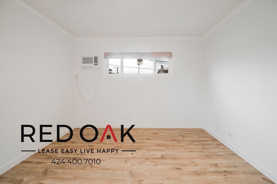 Building Photo - 14041 Moorpark St