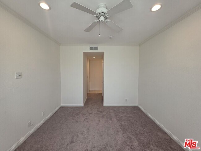 Building Photo - 8505 Gulana Ave