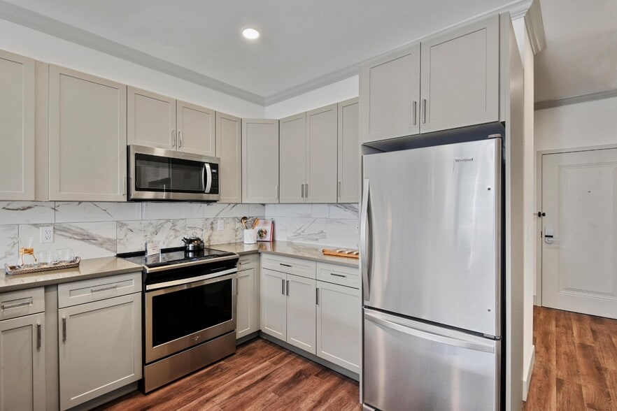 Interior Photo - Carraway