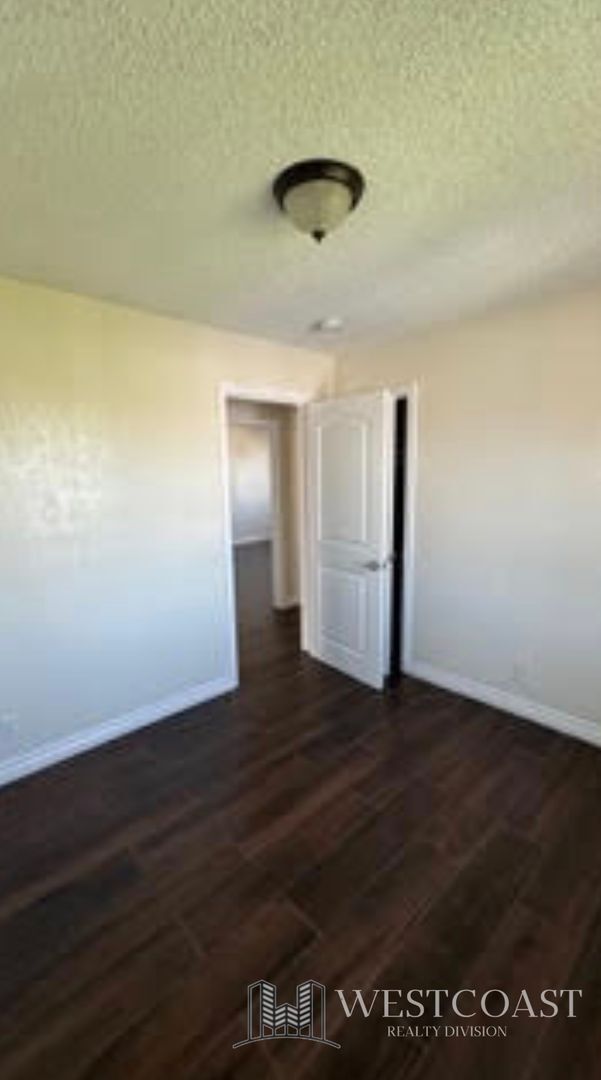 Building Photo - 1041 W Reeve St