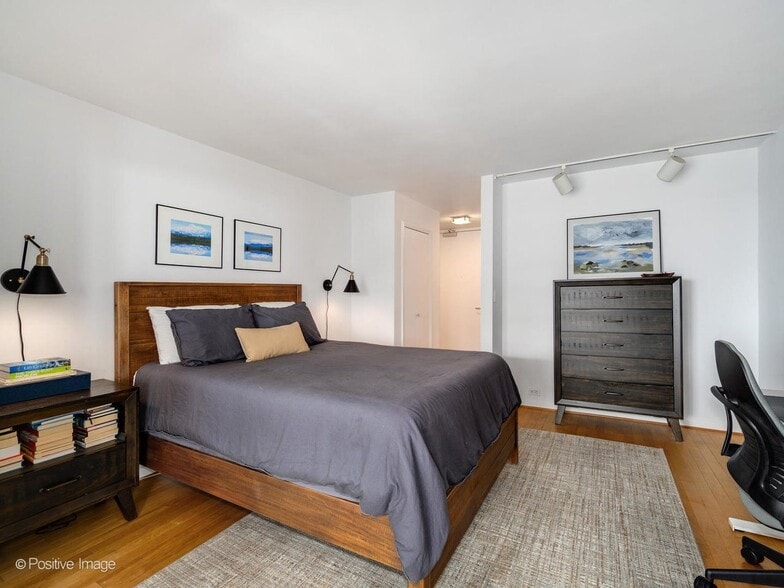 Building Photo - 2020 N Lincoln Park W