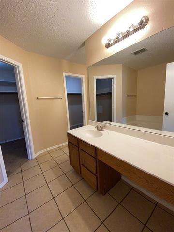 Building Photo - 313 Willow Oak Dr