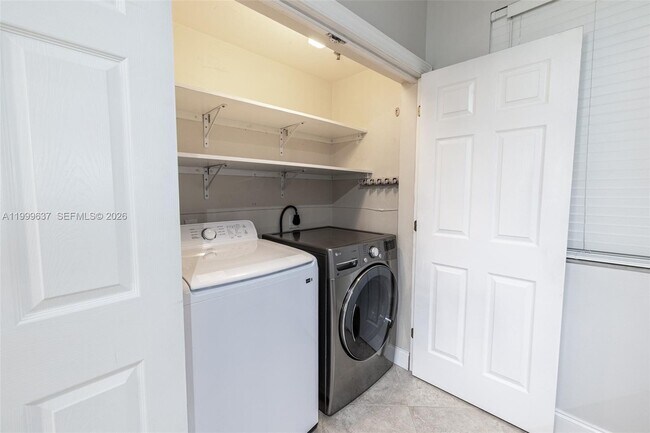 Building Photo - 3255 NE 184th St