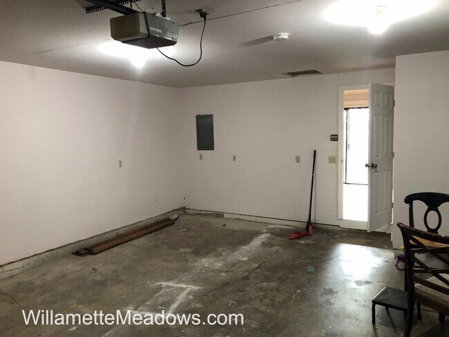 Building Photo - A Wonderfully Remodeled and Completely Updated 3 Bedroom, 2 Bath House with Geer Community Park i...