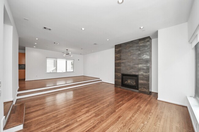 Building Photo - 1823 Southmore Blvd
