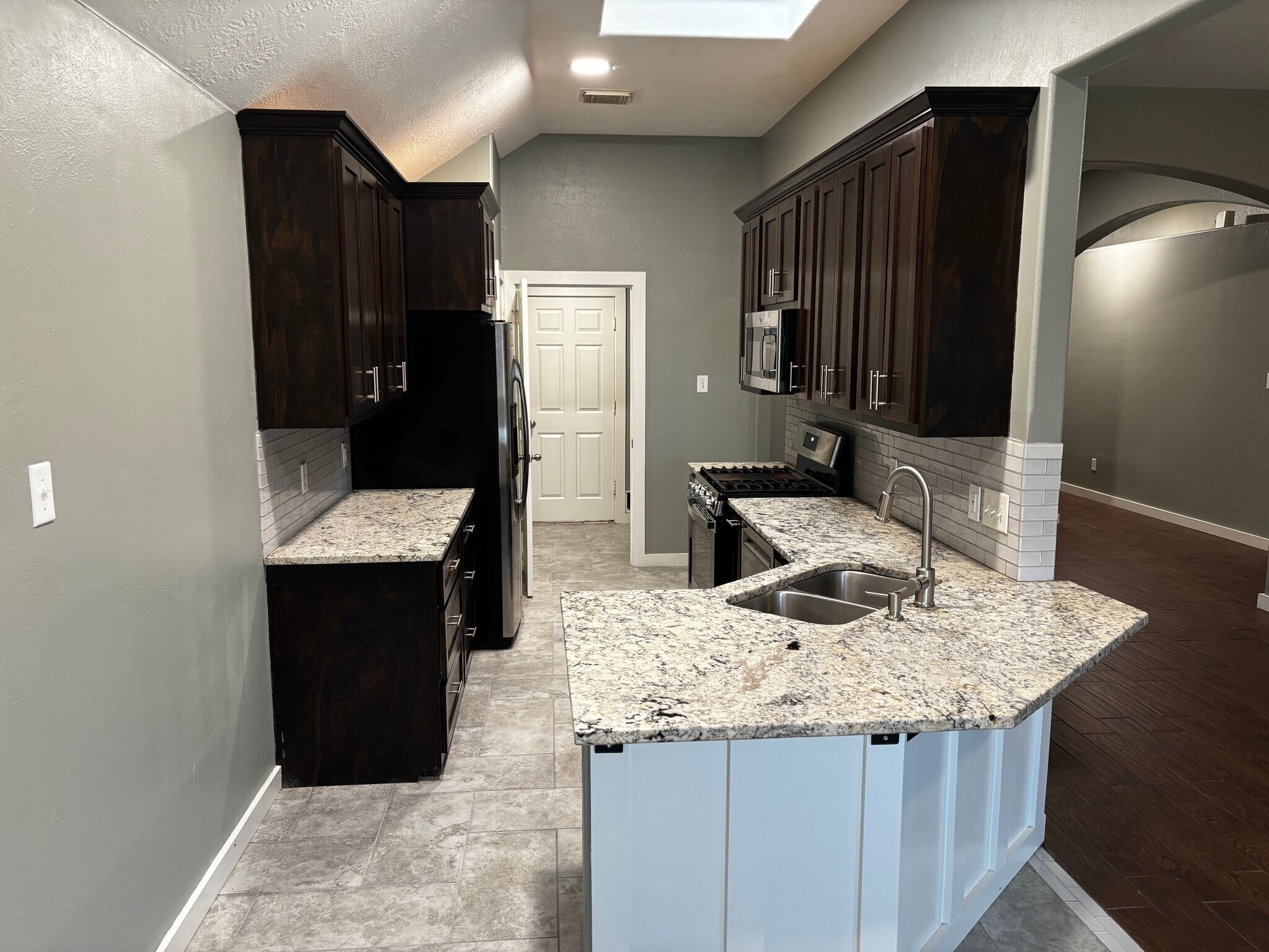 Building Photo - 4623 Village Park Dr