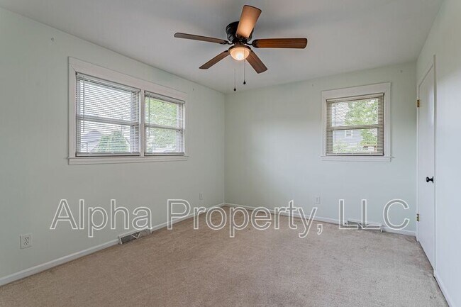 Building Photo - 109 Roberts Cir