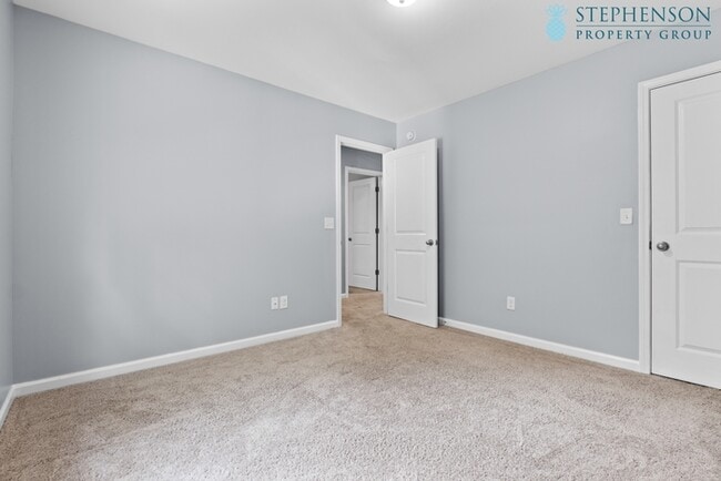 Building Photo - Remodeled and Ready!