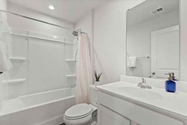 Building Photo - 161 Robinia Rd