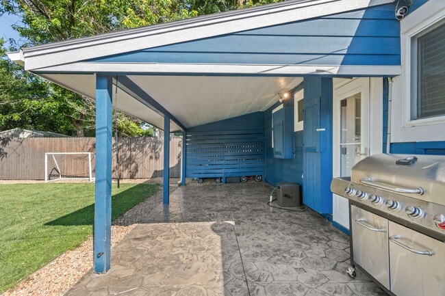 Building Photo - Modern South Denver Gem Available Now!!!