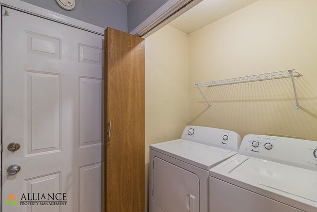 Building Photo - Recently Updated!