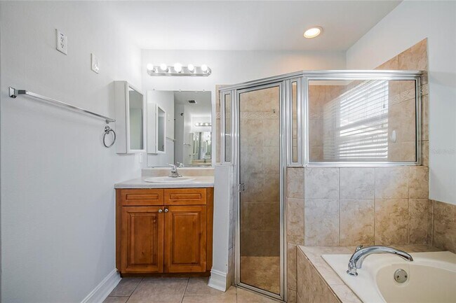 Building Photo - 2370 Pine St