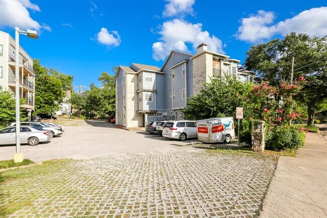 Building Photo - 3111 Tom Green St