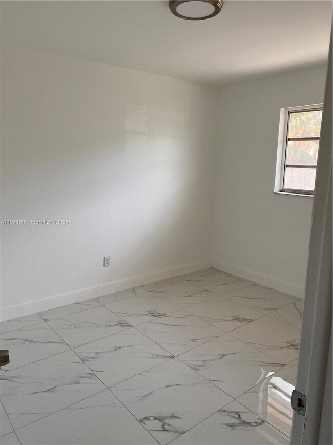 Building Photo - 121 E 6th St