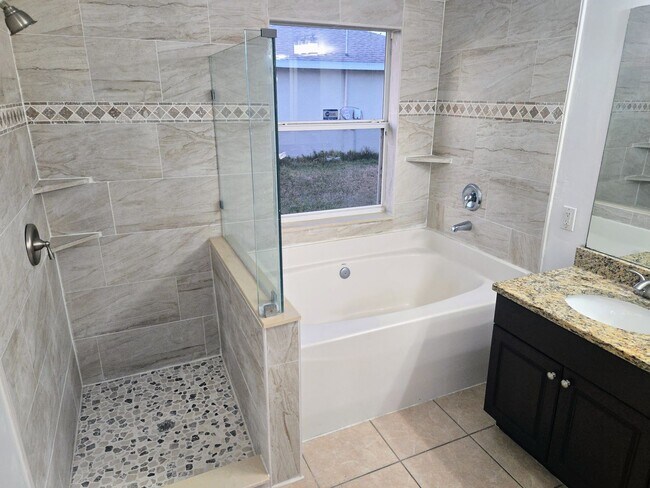 Building Photo - Price Improved!!!!-Large Family Home-Great...