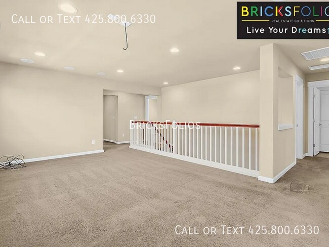 Building Photo - 814 Mount Baker Pl NE