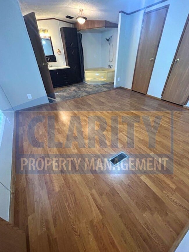 Building Photo - Three bedroom single level home!