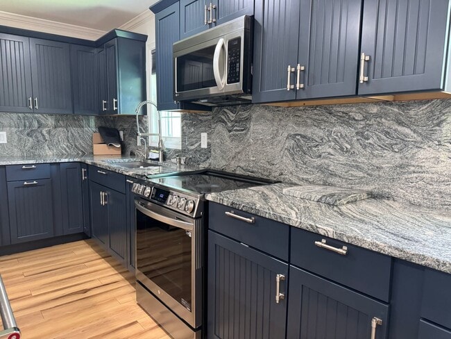 Building Photo - Beautiful Executive Home with High End Upg...
