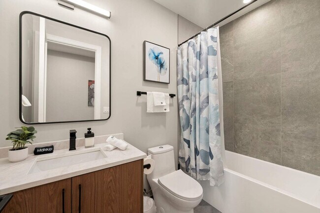 Building Photo - 2344 W Polk St