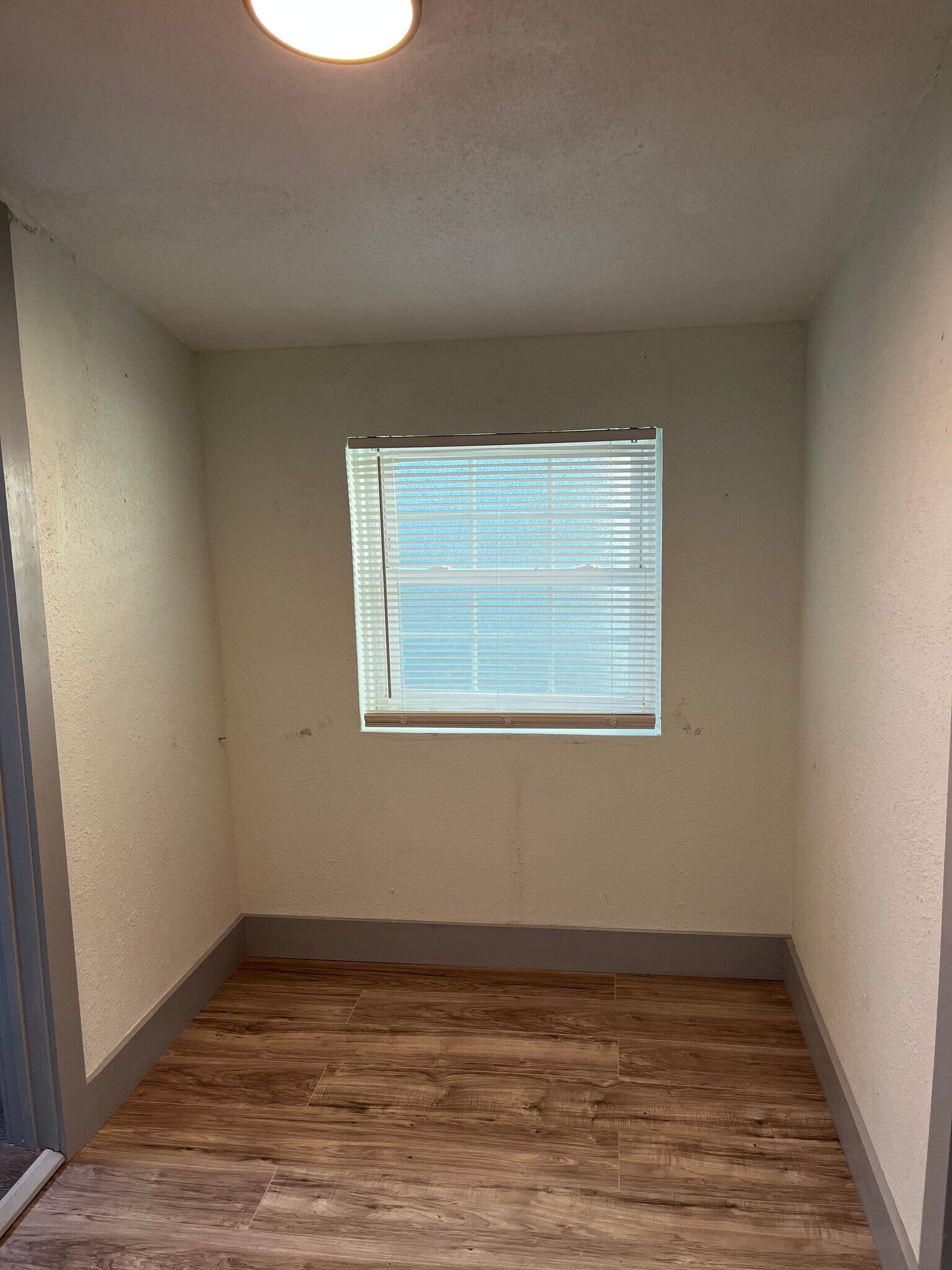 Building Photo - 1914 W Wildwood Dr