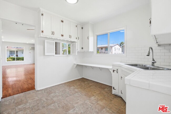 Building Photo - 5307 Vantage Ave