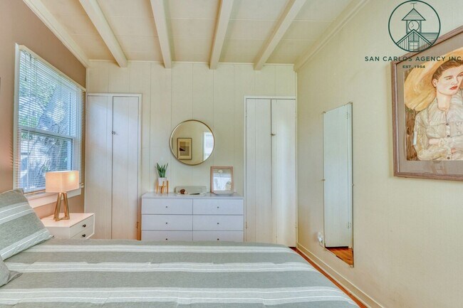 Building Photo - Charming Furnished Two Bedroom Cottage in Carmel-by-the-Sea