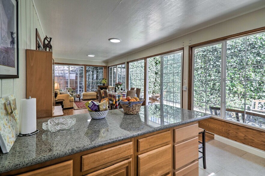 Building Photo - 9360 Mountain Blvd