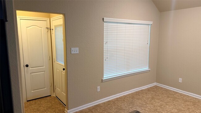 Building Photo - 9215 Running Eagle Falls