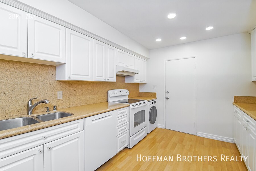 Building Photo - 4807 Woodley Ave