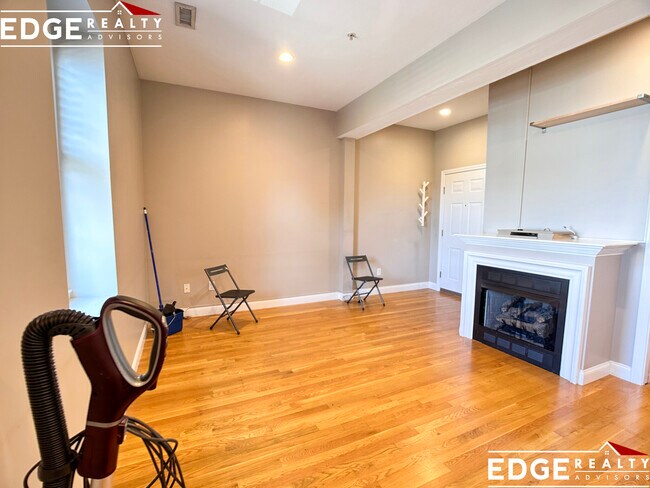 Building Photo - 29 2nd St