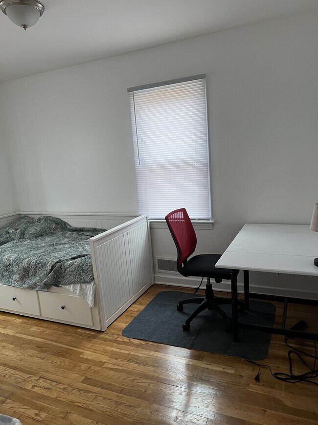 Building Photo - 5015 Nantucket Rd