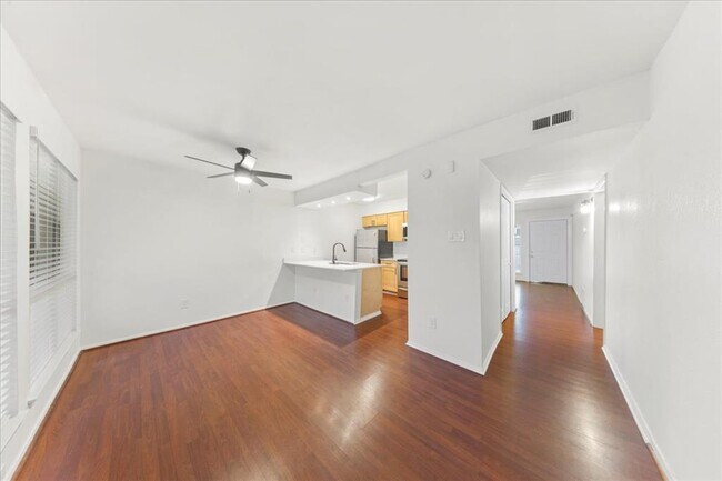 Building Photo - 6910 Hart Ln