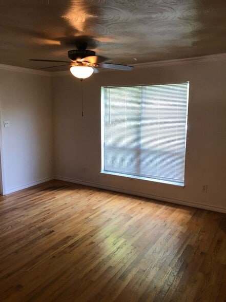 Building Photo - 10107 Muskogee Dr