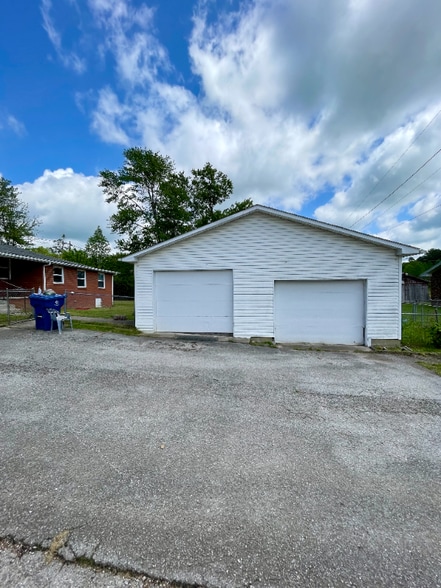 Building Photo - 402 Sam Parker Rd