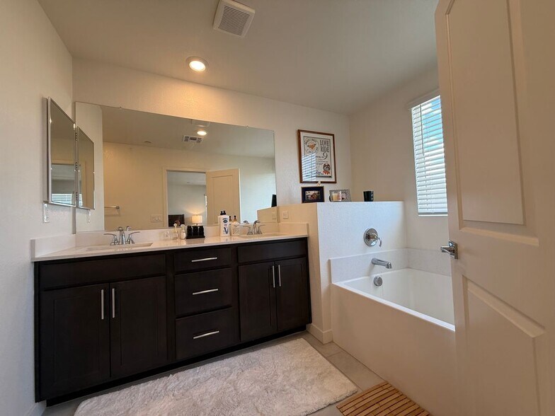 Building Photo - 3644 Bitonto Ln