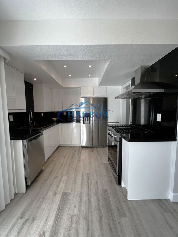 Building Photo - 1166 W 22nd St