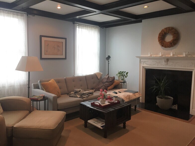 Large Living Room - 707 College Ave