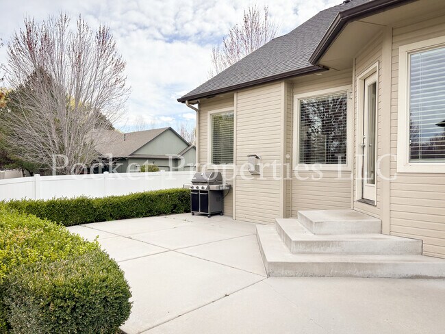 Building Photo - 874 E Forest Ridge Ct