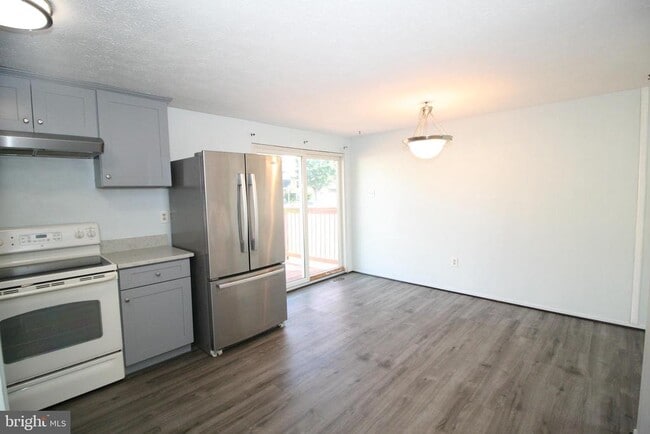 Building Photo - 1378 Rollinghouse Dr