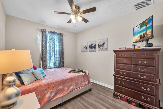 Building Photo - 7085 Woodchase Glen Dr