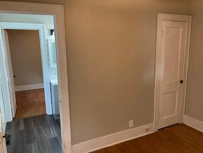 Building Photo - 3 bed 1 bath home for rent