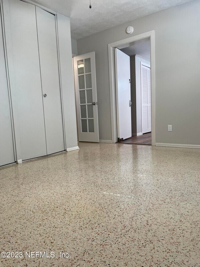 Building Photo - 780 Redfin Dr