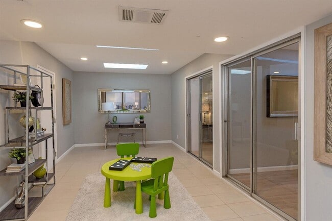 Building Photo - Bright and Airy Sunnyvale Home with Updated Bathrooms and Private Yard