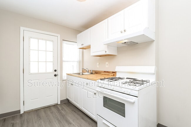 Building Photo - 8 W 8th St