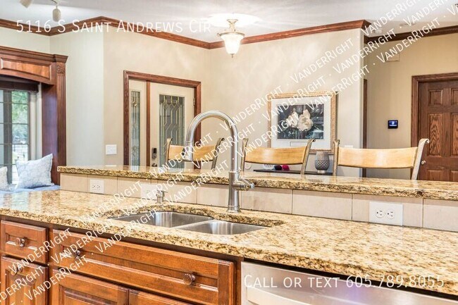 Building Photo - 5116 S St Andrews Cir