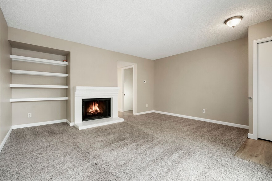 Large Living room - 11554 Community Center Dr
