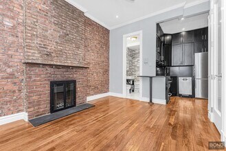 Building Photo - 562 Hudson St