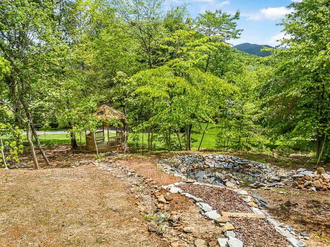 Building Photo - 857 Reems Creek Rd