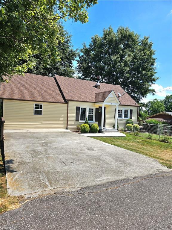 Primary Photo - 127 Waterfalls Ln